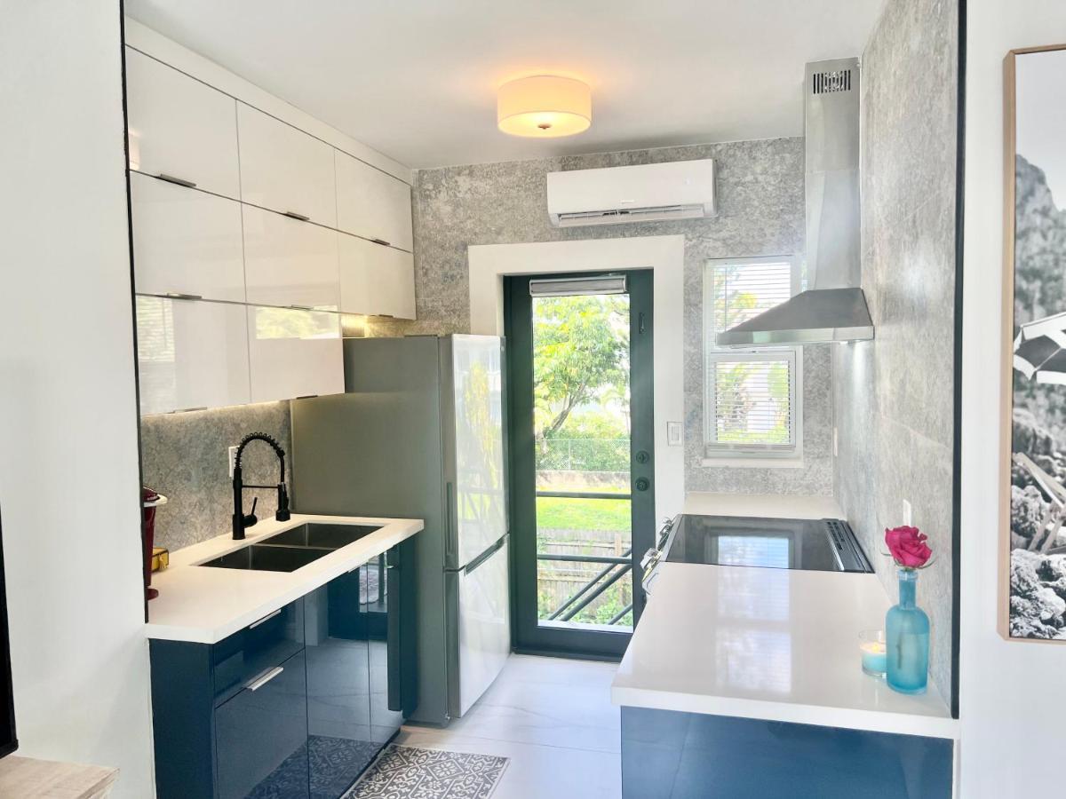 3 Seasons At The Carrington 3 Separate 2 Bedroom 1 Bathroom Apartments And A 3 Bedroom 2 Bathroom Villa ไมอามี ภายนอก รูปภาพ
