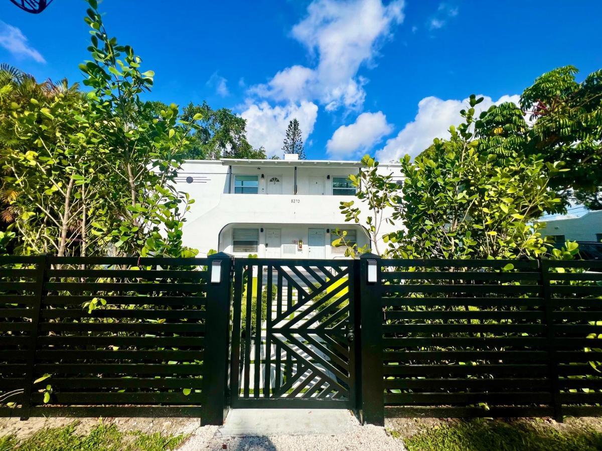 3 Seasons At The Carrington 3 Separate 2 Bedroom 1 Bathroom Apartments And A 3 Bedroom 2 Bathroom Villa ไมอามี ภายนอก รูปภาพ