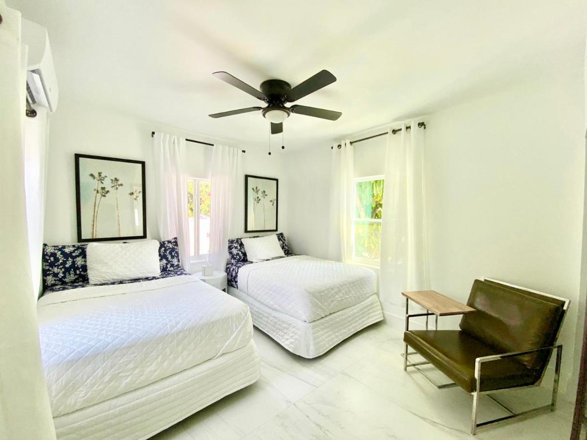 3 Seasons At The Carrington 3 Separate 2 Bedroom 1 Bathroom Apartments And A 3 Bedroom 2 Bathroom Villa ไมอามี ภายนอก รูปภาพ