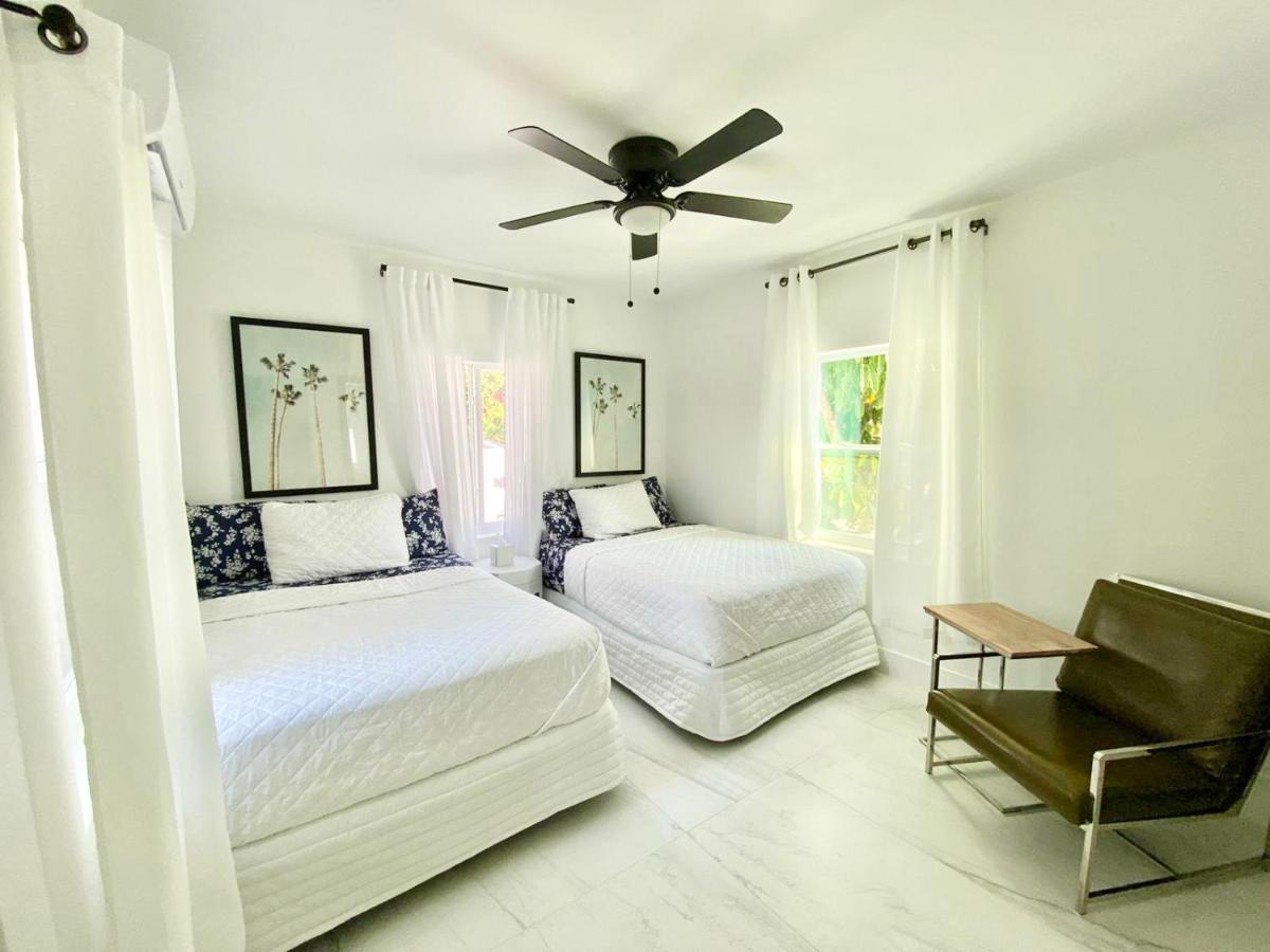 3 Seasons At The Carrington 3 Separate 2 Bedroom 1 Bathroom Apartments And A 3 Bedroom 2 Bathroom Villa ไมอามี ภายนอก รูปภาพ