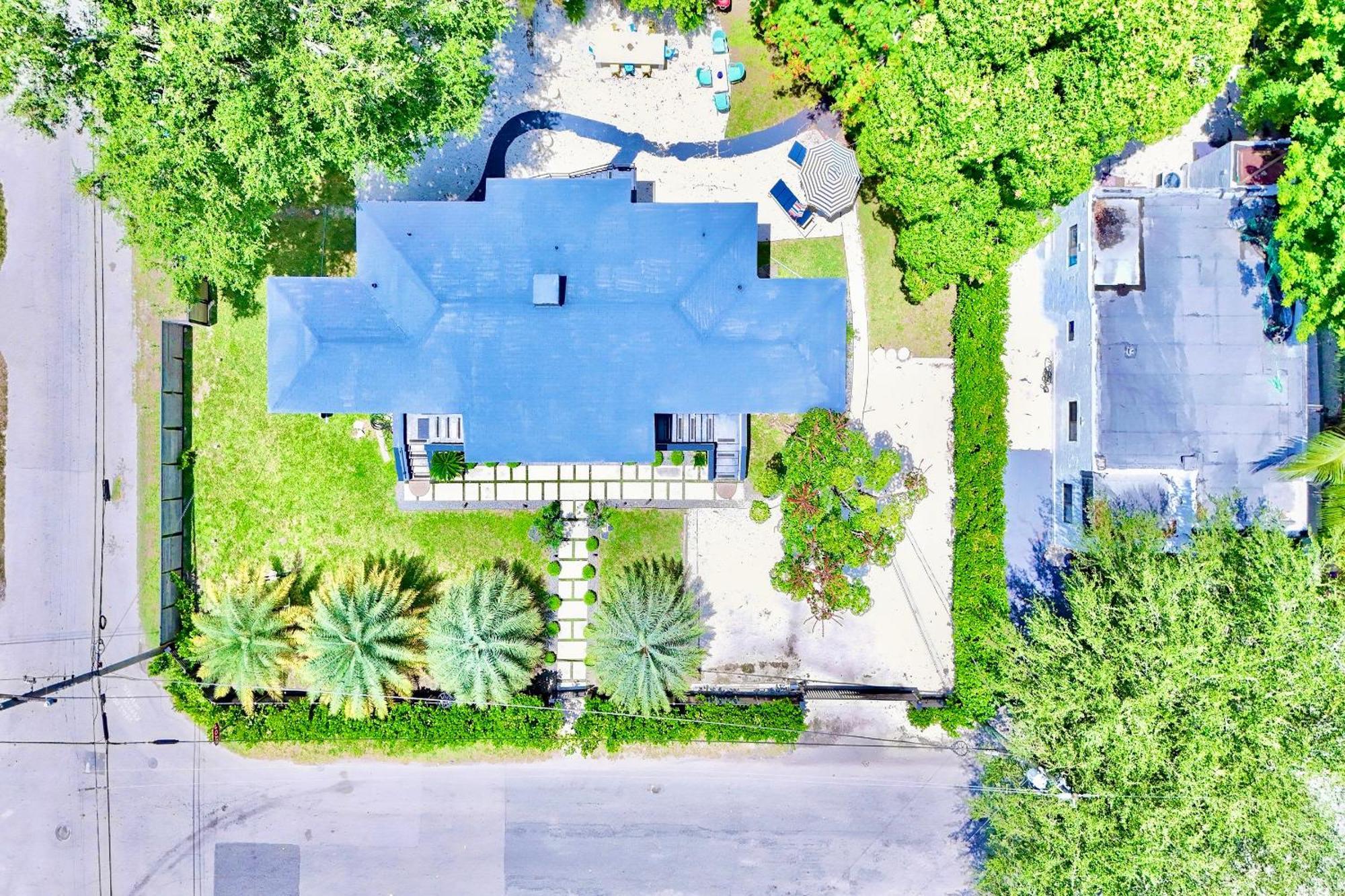 3 Seasons At The Carrington 3 Separate 2 Bedroom 1 Bathroom Apartments And A 3 Bedroom 2 Bathroom Villa ไมอามี ภายนอก รูปภาพ